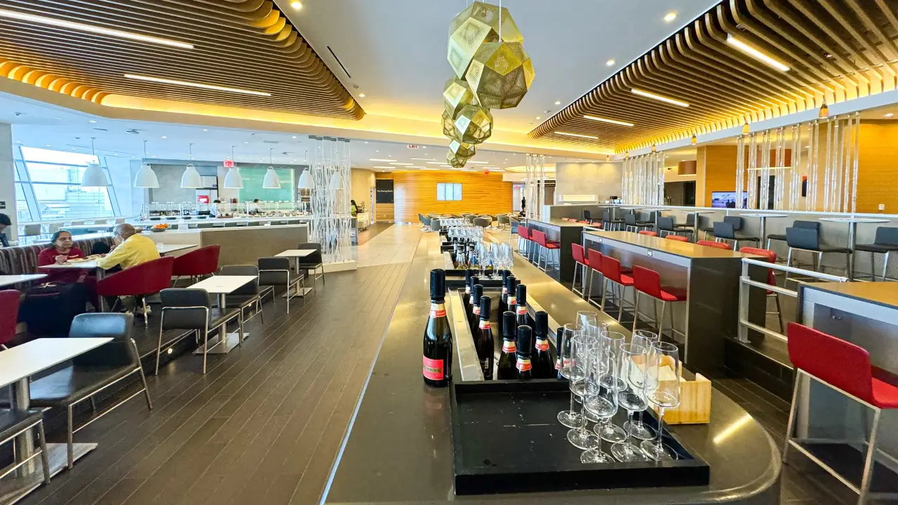 John F. Kennedy International Airport (JFK) Lounges