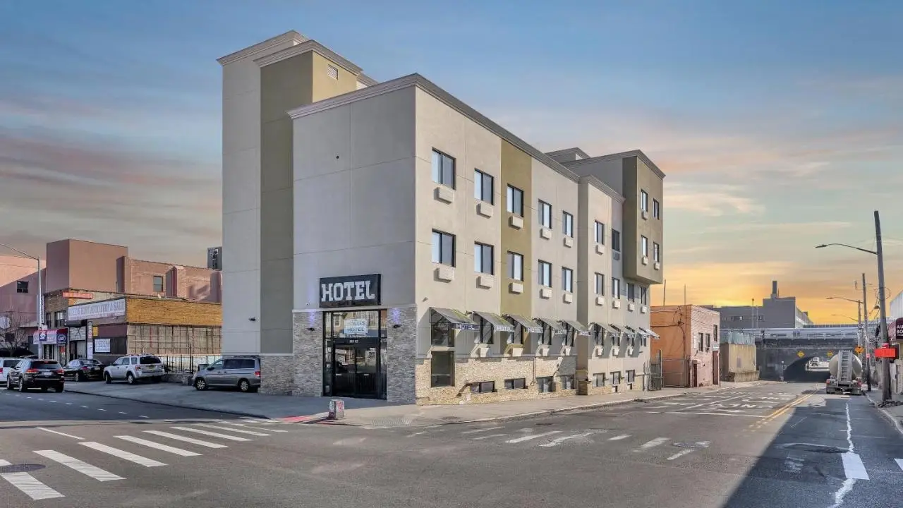 Pergola JFK Airport Hotel: Location, Rooms, Prices, Amenities & Honest Reviews