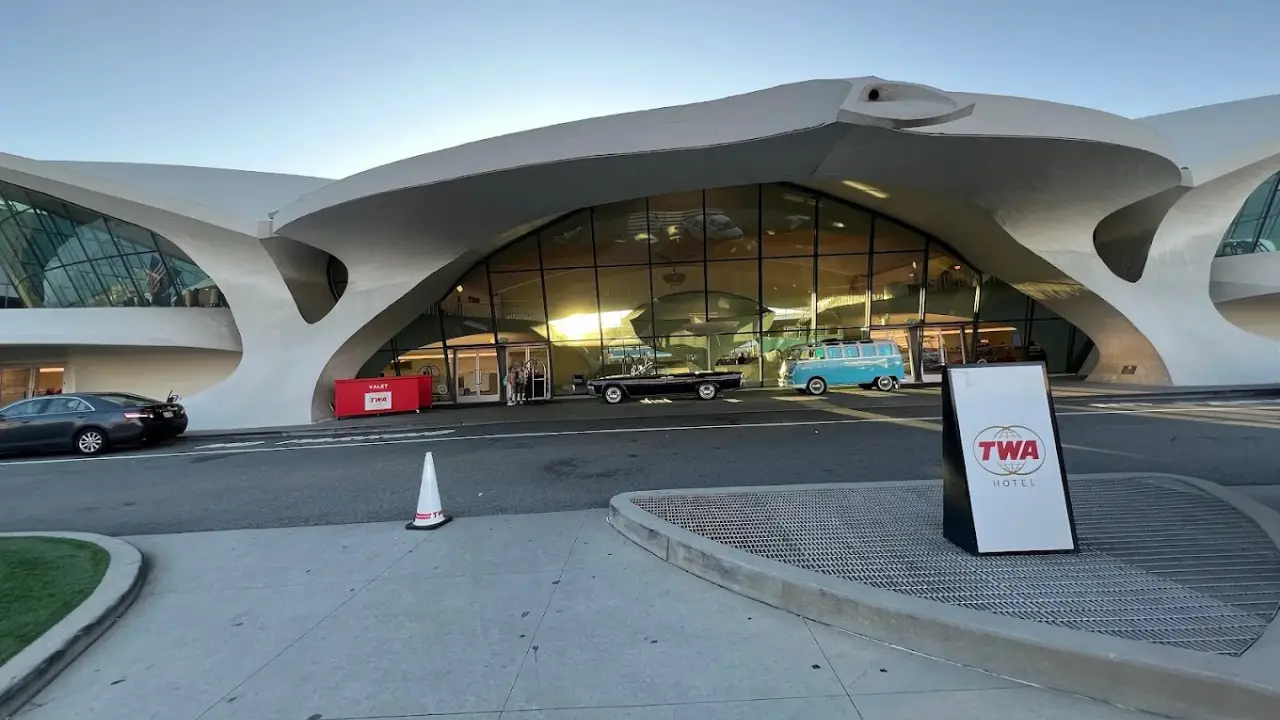 TWA Hotel at JFK Airport – Location, Rooms, Prices, Amenities & Reviews Guide