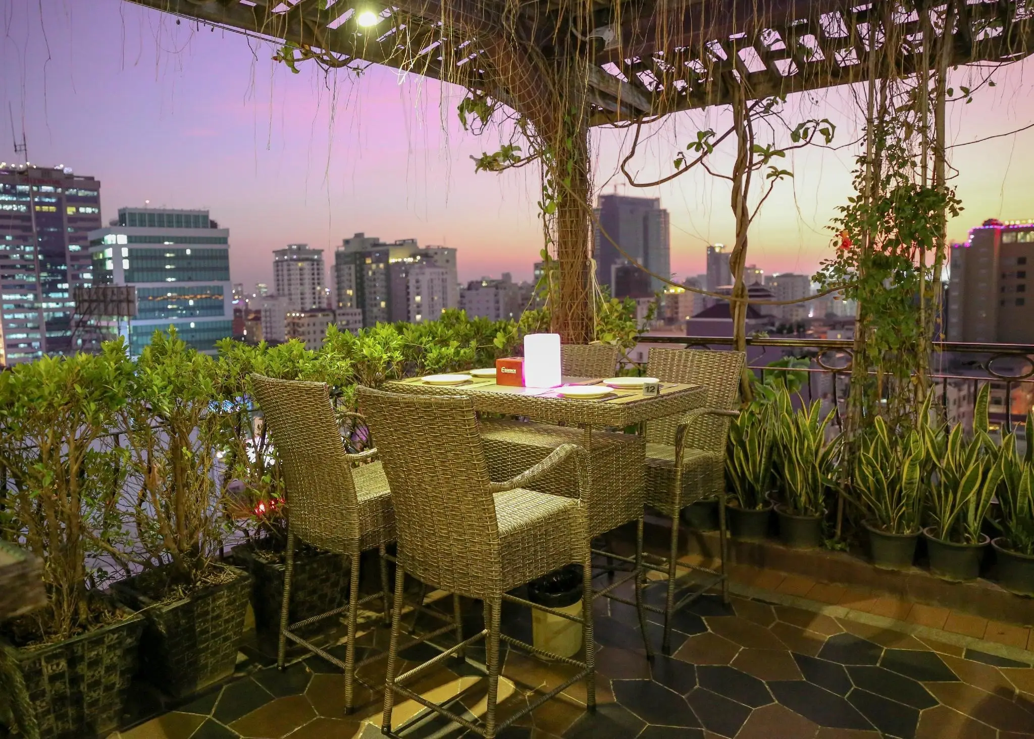 essence hotel lounge view