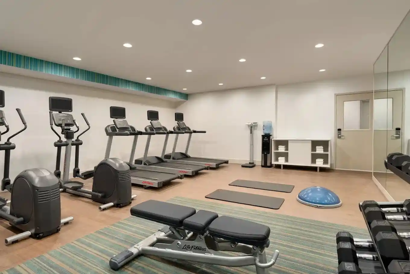 Holiday Inn JFK gym
