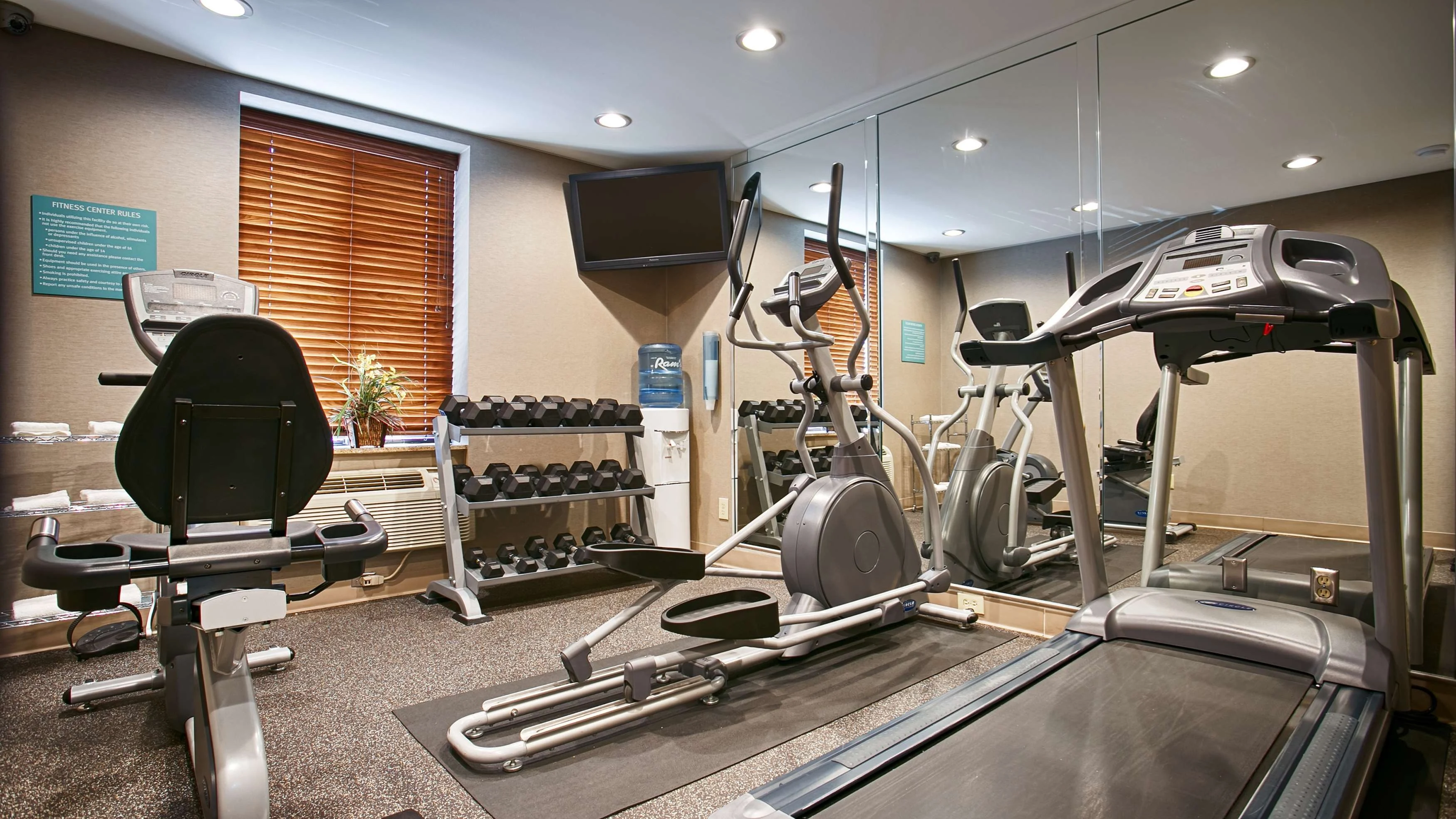 Best Western JFK Airport  gym view