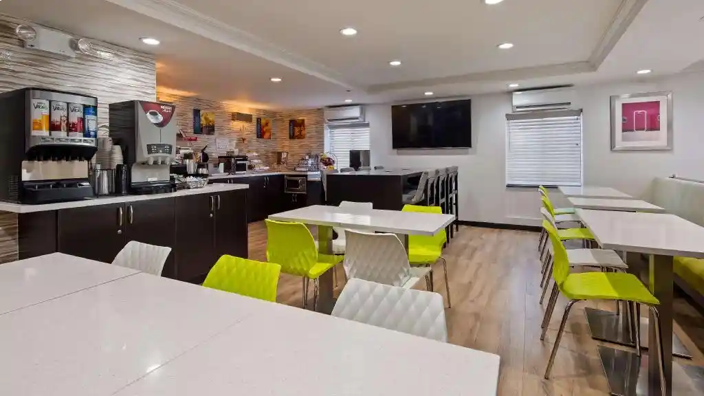best western jfk airport dining area